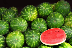 Арбузы сорт1,  овальные ( вес 5-9 кг ) в каробках по 3-4шт 